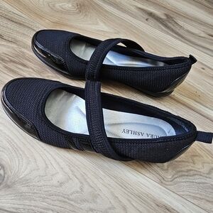 Laura Ashley Lawelford and Women's Black MaryJane Size 7M Black Shoes